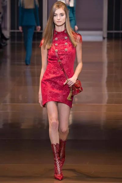 Look 15